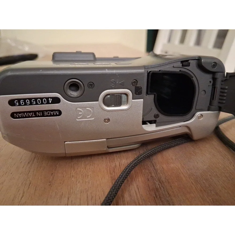 Nikon Nuvis 110i Point and Shoot APS 35mm Camera (TESTED) Need Battery